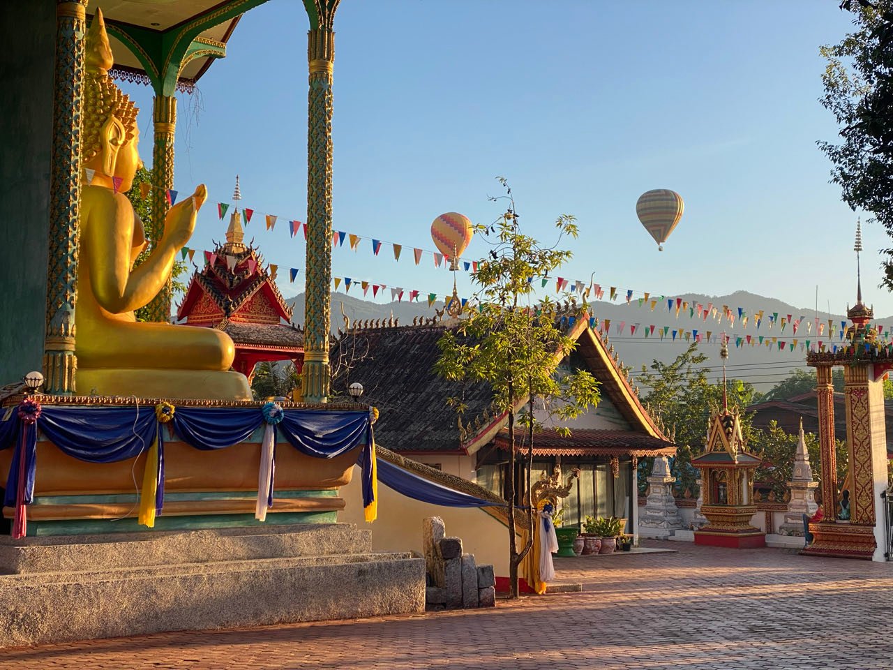 Vang Vieng, iiri disko, laguun ja paramootor