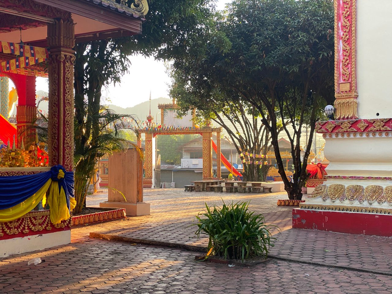 Vang Vieng, iiri disko, laguun ja paramootor