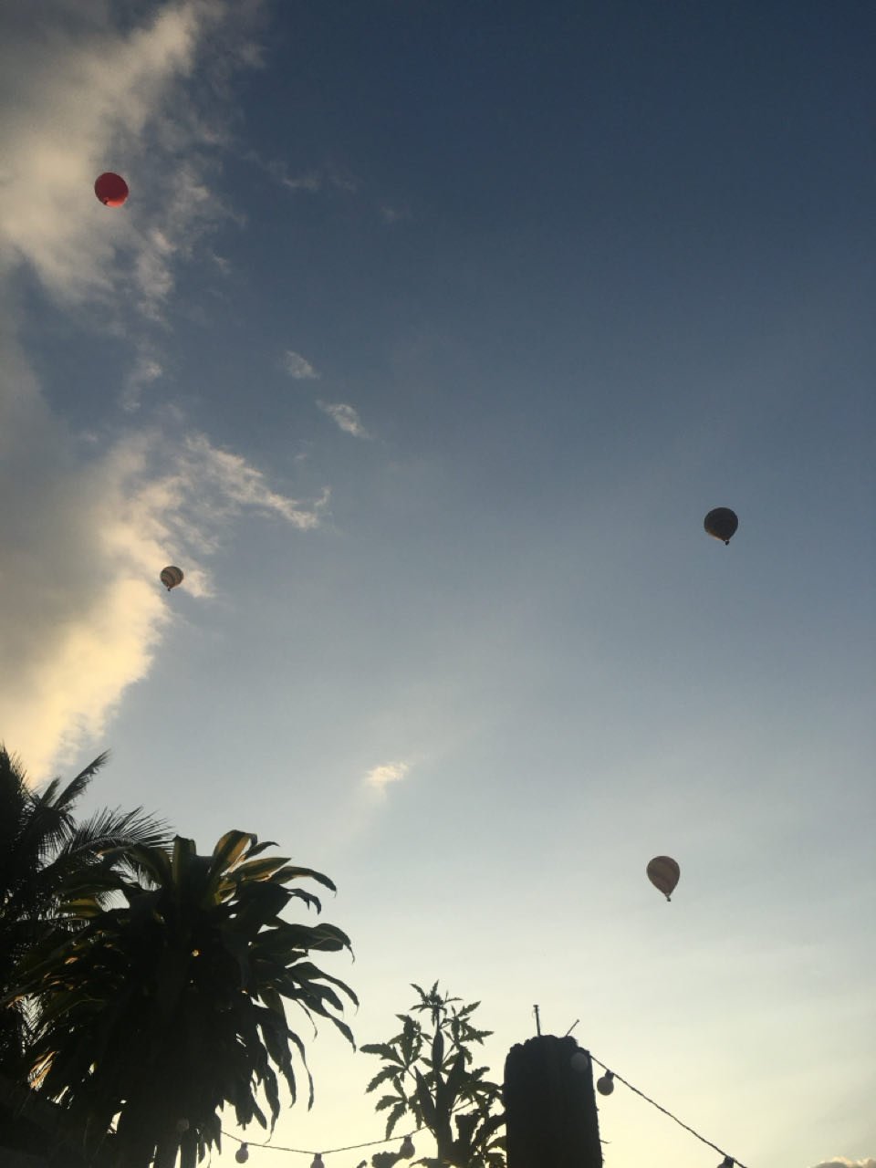 Vang Vieng, iiri disko, laguun ja paramootor